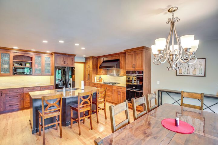 Rhinelander Chain of Lakes Home w / River Dock!