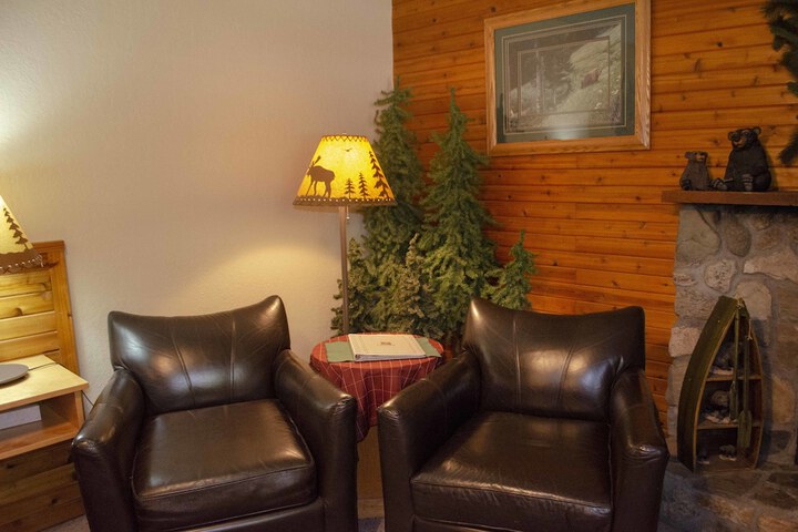 Crandell Mountain Lodge