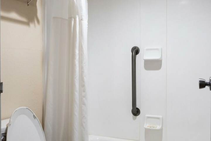 Quality Inn & Suites Moline - Quad Cities