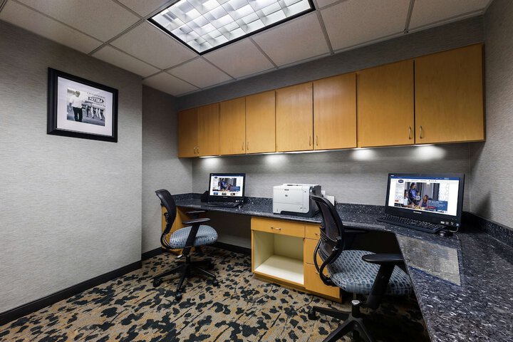 Business Center 79 of 84