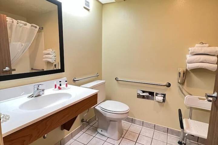 Room 32 of 44
