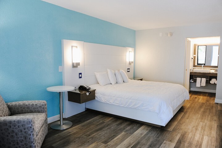 Room 14 of 18