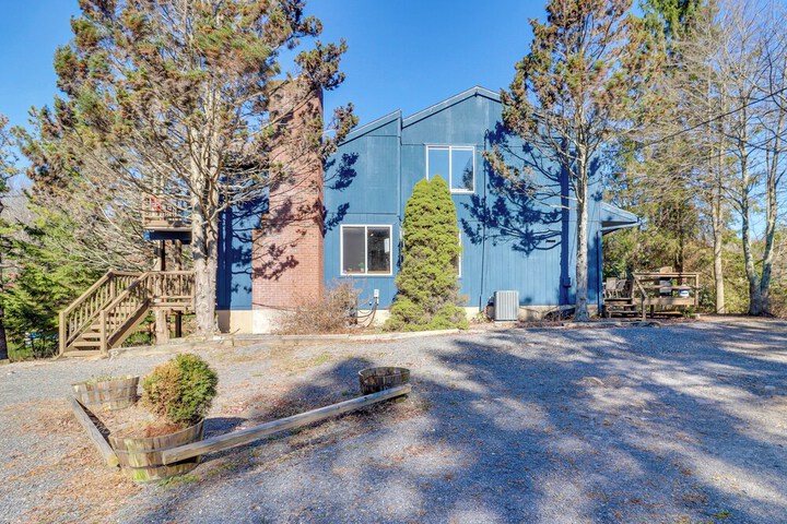 Near Skiing: Lakefront Gem w / Kayaks in Long Pond