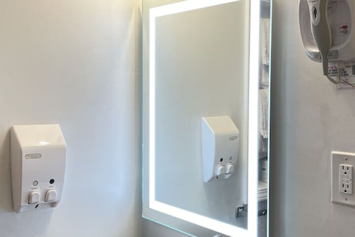Room 16 of 28
