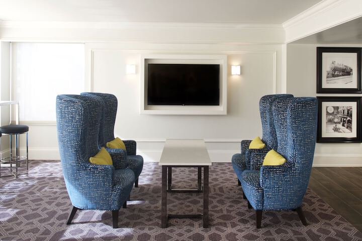 Lounge 87 of 110