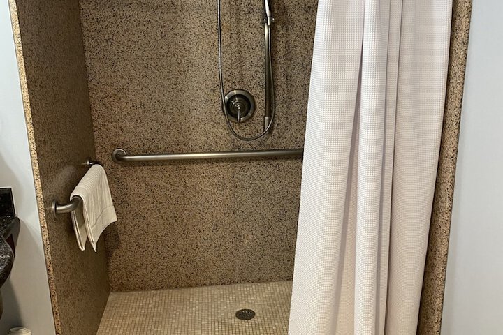 Room 26 of 40
