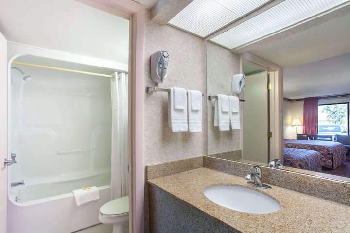 Room 16 of 25