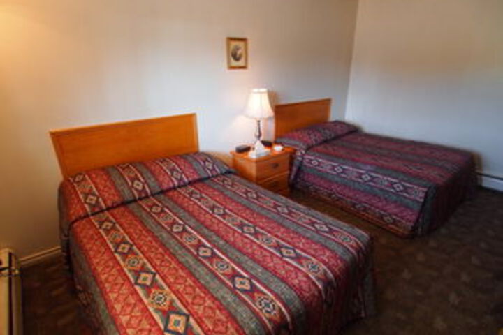 Lakeside Motor Inn