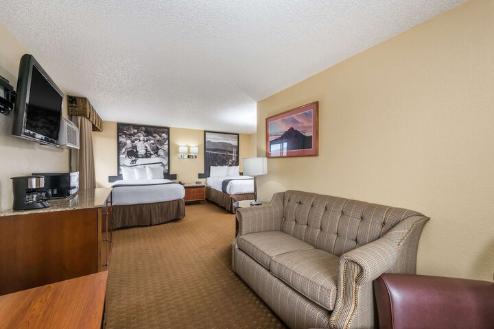 Room 8 of 18