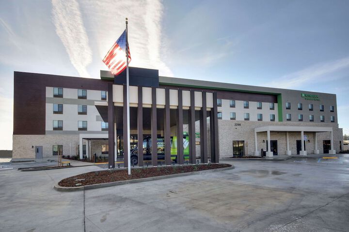 Hotel 2 of 51