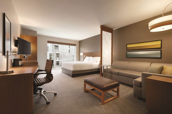 Room 13 of 30