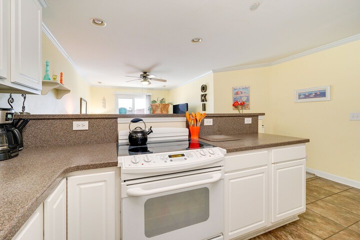 Oak Island Vacation Rental 1 Block to Beach!