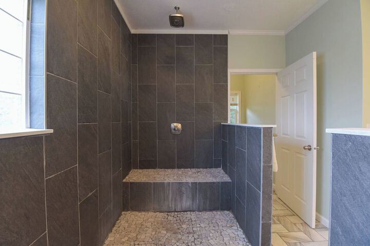 Riverside Ranch by Avantstay Mins to Downtown