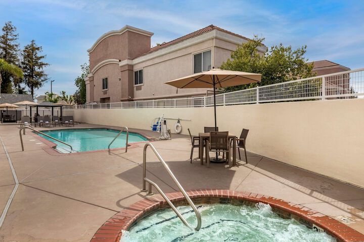 Pool 4 of 34