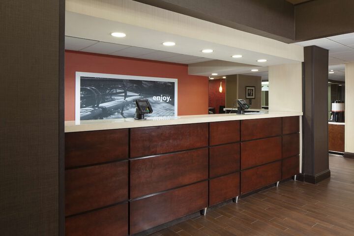 Hampton Inn Charleston-Southridge