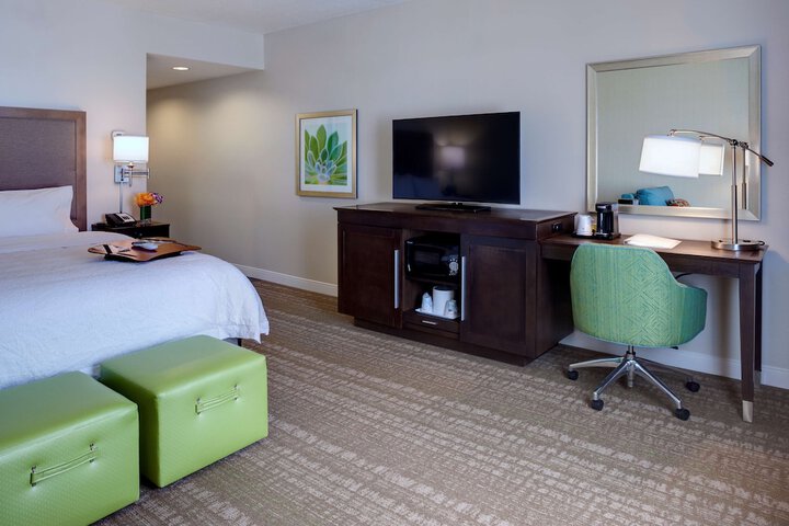 Room 10 of 32