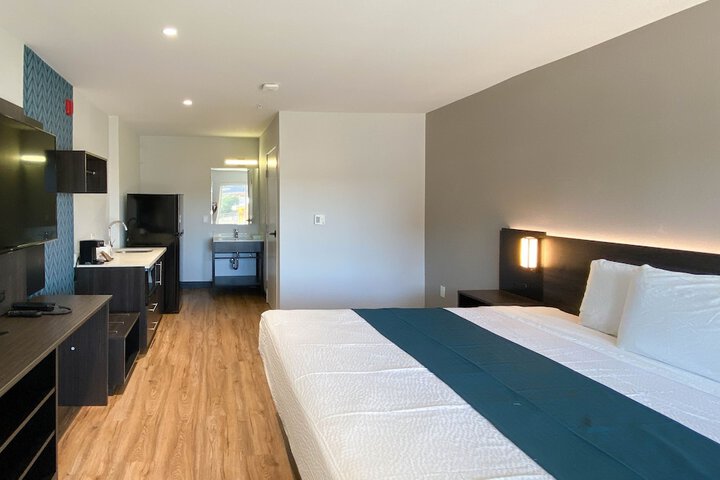 Studio 6 Suites – Stockton CA – Waterfront