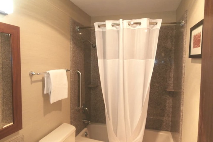 Quality Inn & Suites Boonville - Columbia