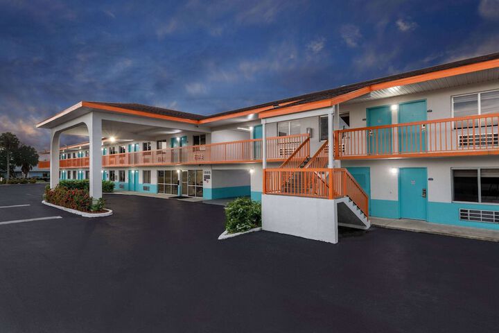 Hotel 7 of 42