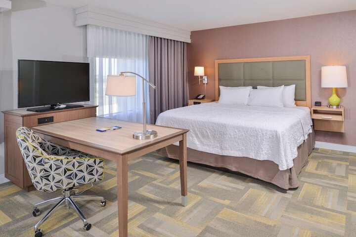 Room 32 of 66