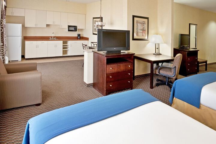 Room 33 of 48