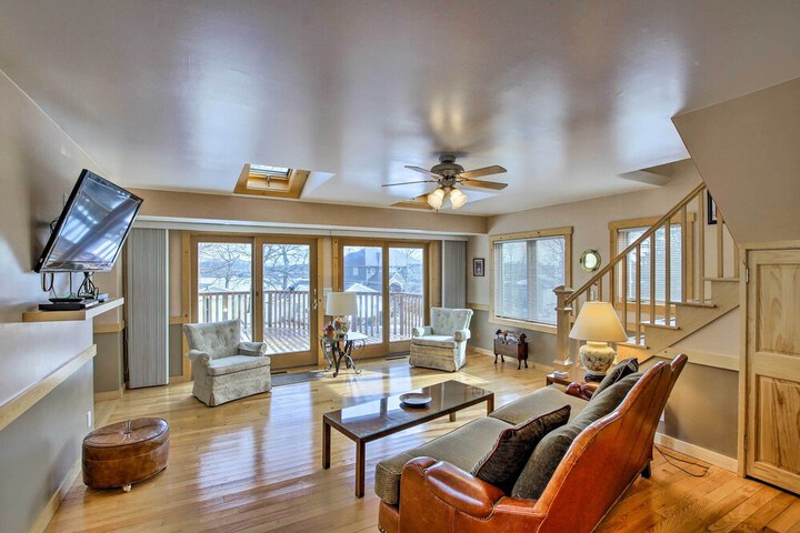 Charming Lake Ripley Cottage w / Water View!