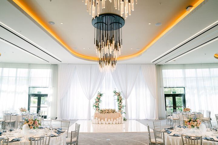 Ballroom/Hall 81 of 88