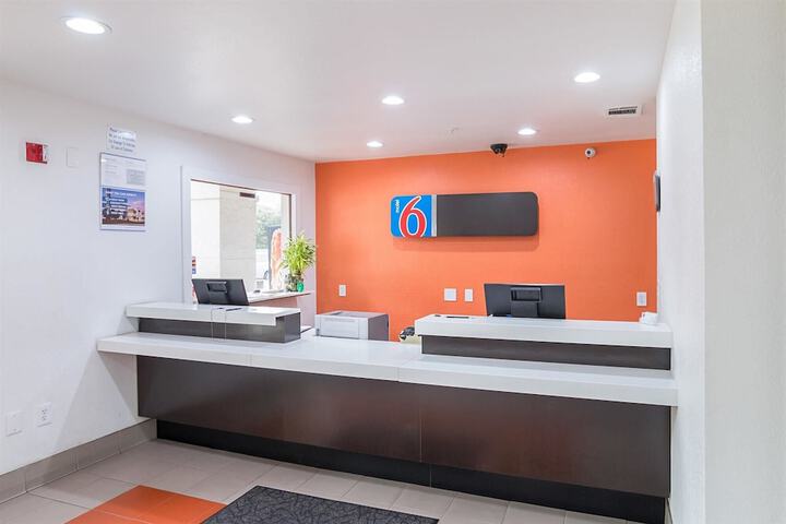 Motel 6 Grand Prairie TX - Near Six Flags Drive