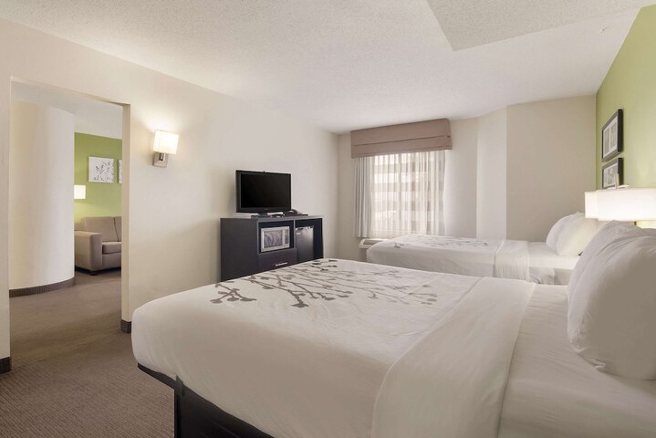 Room 14 of 28