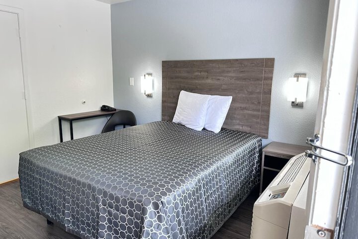 Room 10 of 11