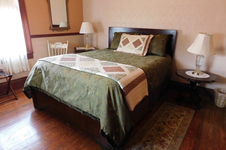 Room 9 of 17