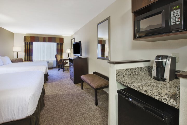 Holiday Inn Express & Suites Wheeling by IHG