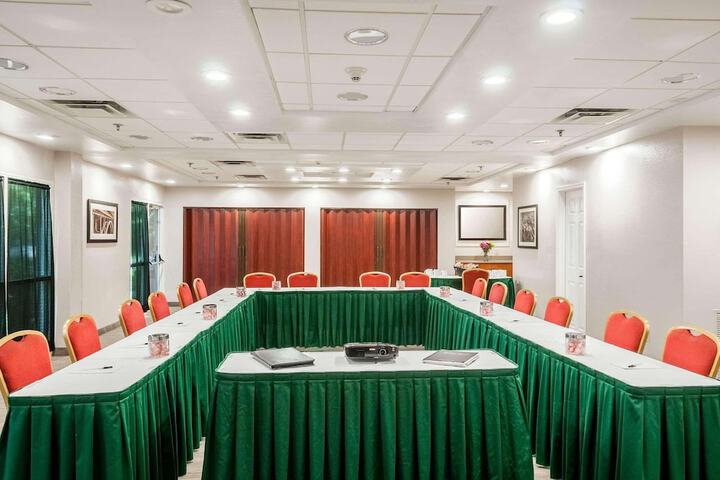 Country Inn & Suites by Radisson Cookeville, TN