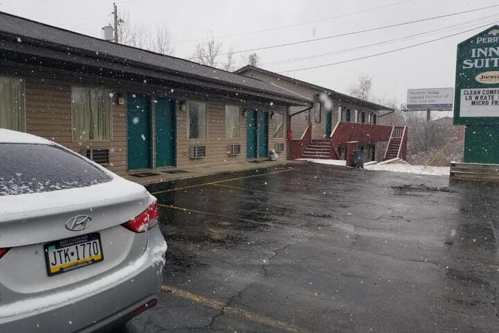 Perry-O Inn & Suites