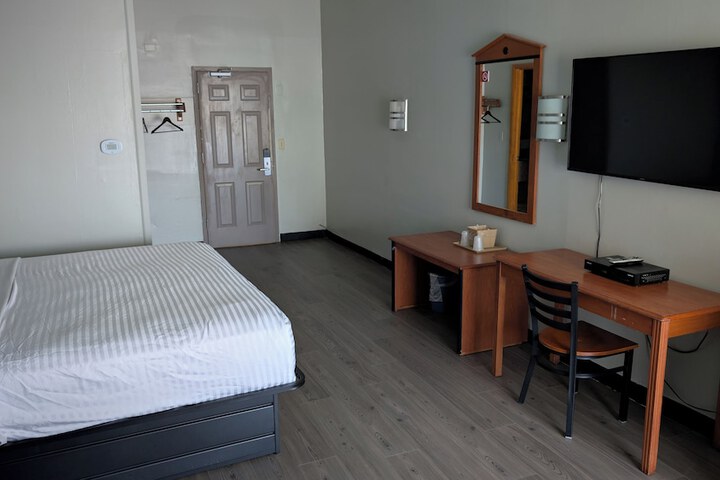 Crystal Inn Neptune