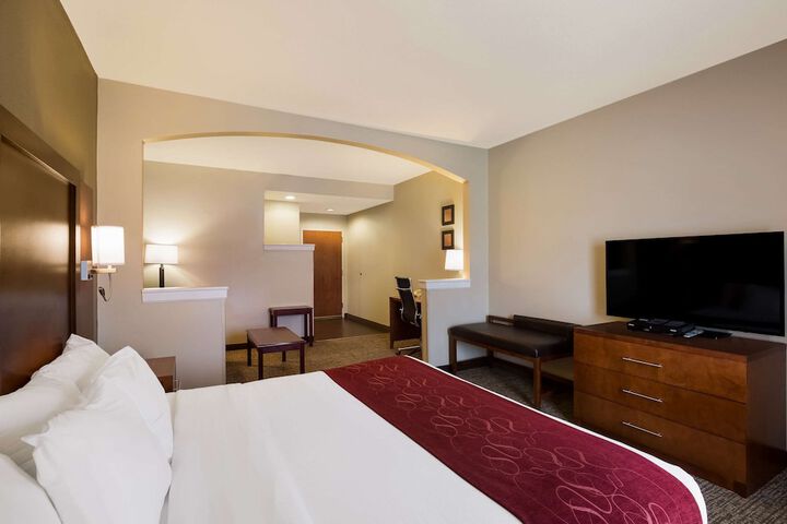 Comfort Suites Near University
