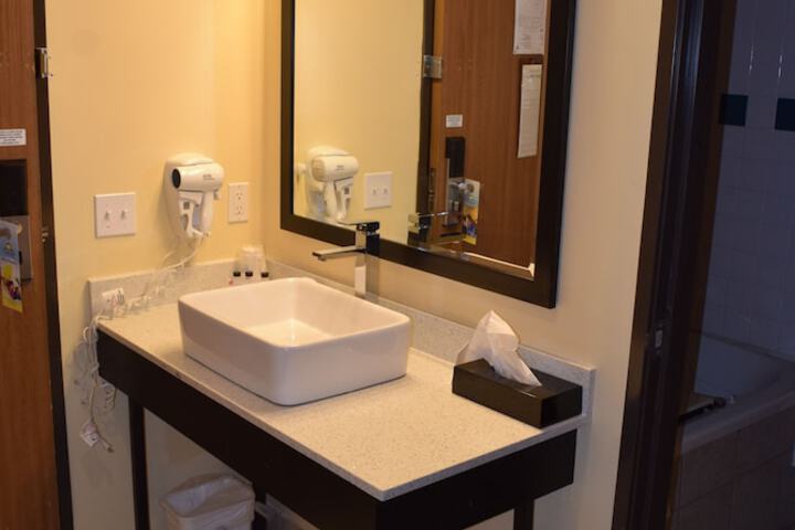 Days Inn by Wyndham Cadillac