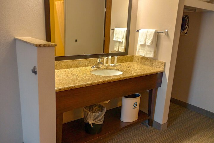 Room 13 of 33