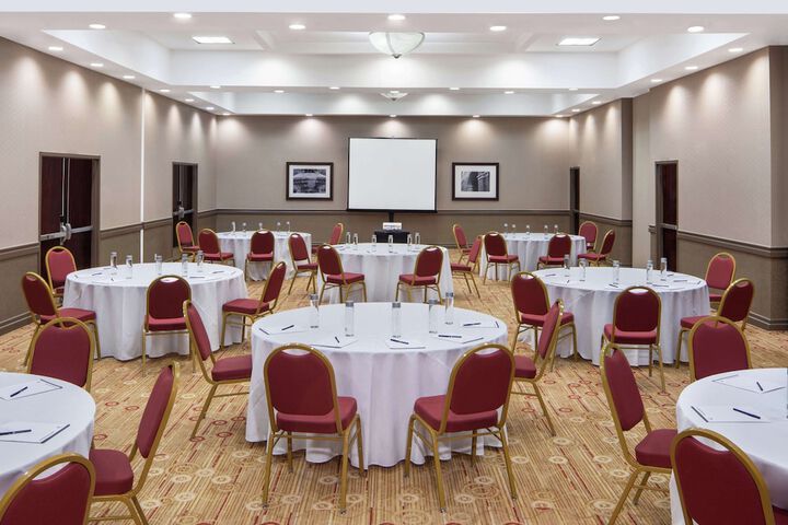 DoubleTree by Hilton Hotel Newark Airport