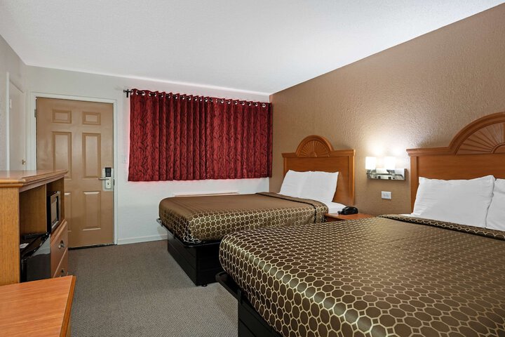Room 13 of 30