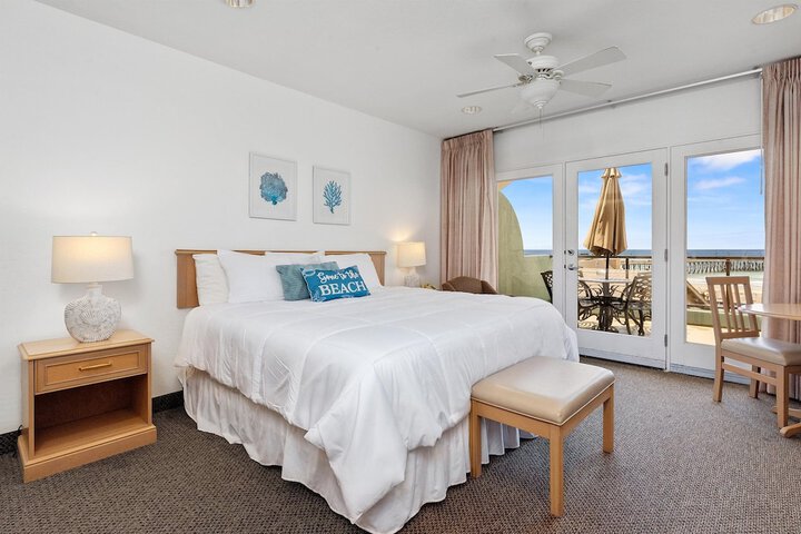 Beach House Inn & Suites
