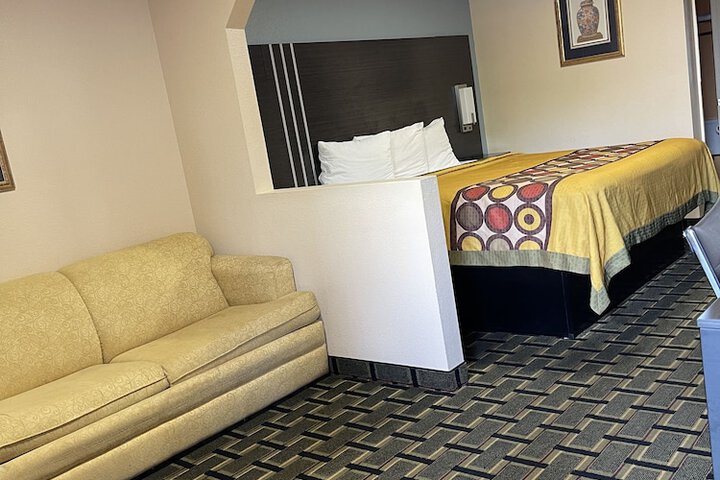 Room 6 of 15