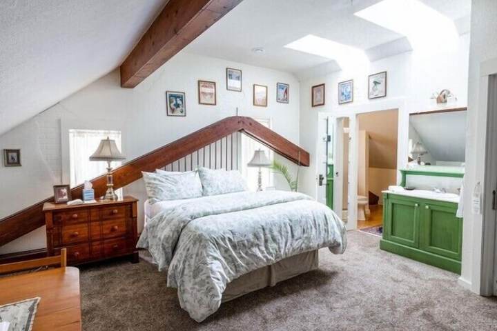 Room 17 of 48