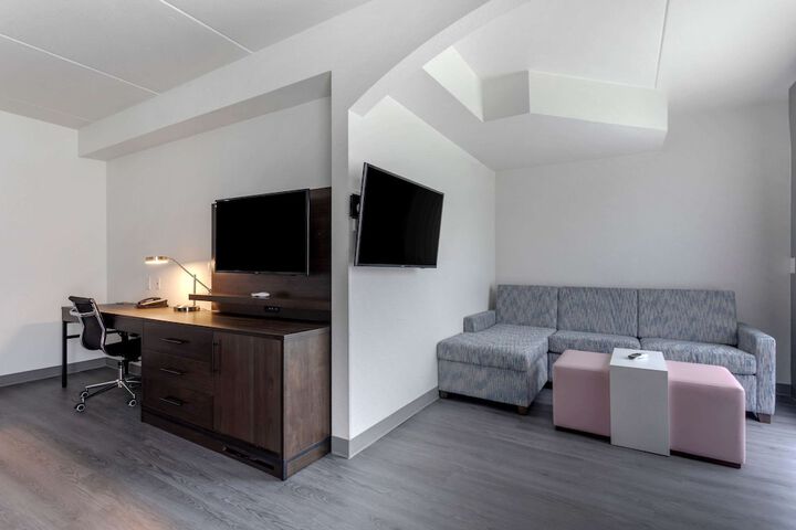 Room 21 of 38