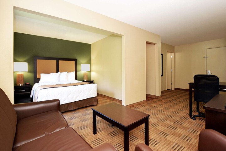Extended Stay America Select Suites St. Louis Earth City