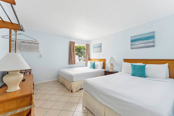 Daytona Inn & Suites