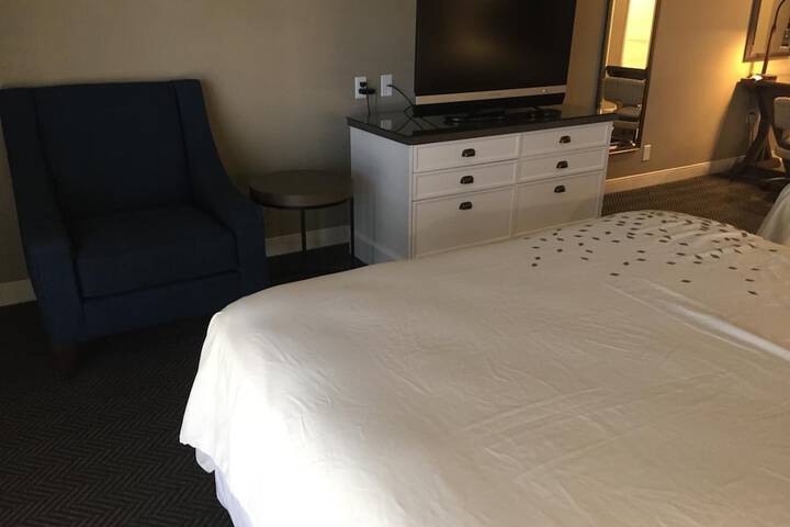 Room 27 of 37