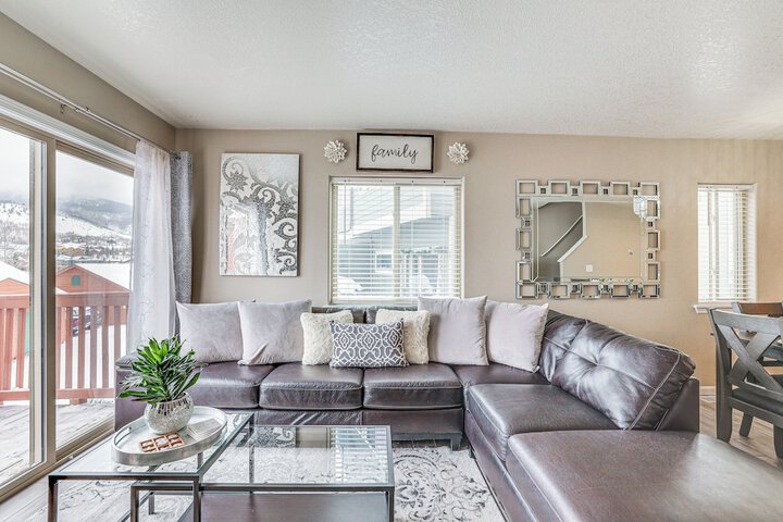 5 Mi to Ski Resort: Mtn-view Townhome in Dillon