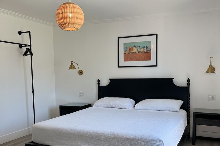Room 17 of 34