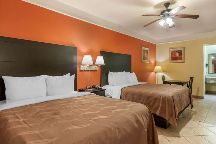 Quality Inn & Suites at the Outlets Mercedes / Weslaco